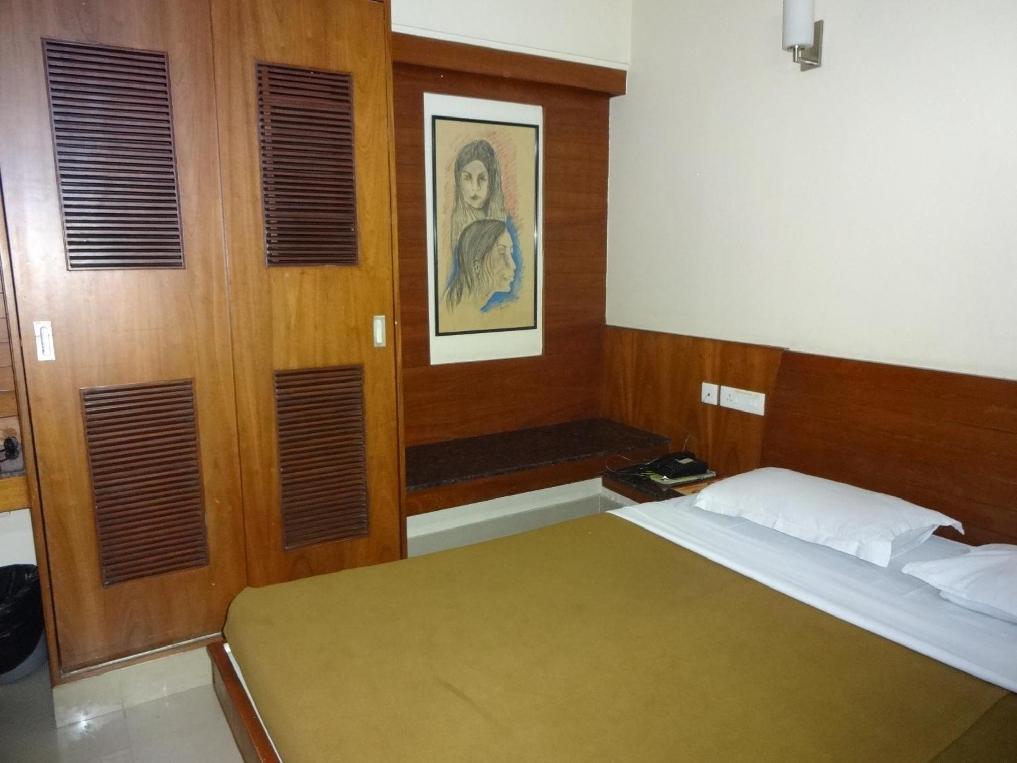 מלון העיר בנגלור Sheetal Residency מראה חיצוני תמונה